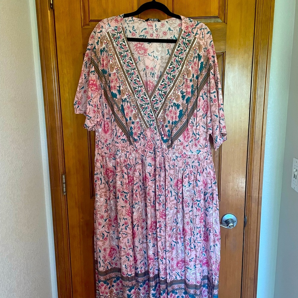 Size 22-24 Beautiful pink dress. Lightweight. Flowy